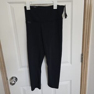 NWT Under Armour Women's Black Fitted Motion Capri Leggings Size M